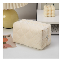 Trousse de maquillage de voyage pour femmes Trousse de maquillage à carreaux matelassée Trousse de toilette de voyage avec fermeture éclair Trousse de maquillage légère pour femmes