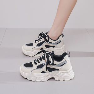Versione autunnale coreana scarpe alla moda da <span class=keywords><strong>donna</strong></span> nuove <span class=keywords><strong>Sneakers</strong></span> sportive <span class=keywords><strong>e</strong></span> per il tempo libero traspiranti <span class=keywords><strong>bianche</strong></span> con suola spessa - Product Image 4