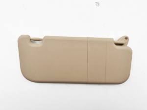 Offre Spéciale d'usine Nouvelles pièces intérieures toyota <span class=keywords><strong>Pare</strong></span>-<span class=keywords><strong>soleil</strong></span> de voiture beige côté PVC personnalisé pour Toyota Yaris 2023-on (côté <span class=keywords><strong>conducteur</strong></span>) OEM - Product Image 5