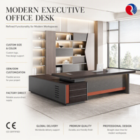 Bureau de direction en forme de L avec plateau en bois foncé, panneau gris et accents orange-rouge, bureau d'angle pour manager ou patron avec tiroirs