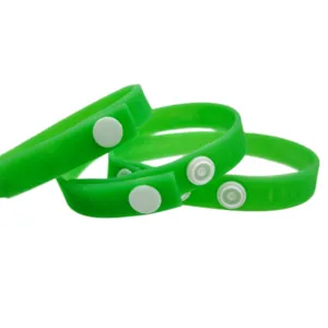 Tùy chỉnh <span class=keywords><strong>Silicone</strong></span> Vòng đeo tay với các nút thời trang tất cả peolple có thể điều chỉnh kích thước Debossed <span class=keywords><strong>Silicone</strong></span> dây đeo cổ tay - Product Image 1