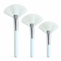 Ensemble de 3 pinceaux éventail professionnels pour poudre libre et illuminateur, à poils en nylon doux, virole chromée, manche blanc, vente en gros, personnalisable