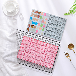 Moldes de Silicona para Pastel con Diseño Navideño de 72 Cavidades, Reutilizables, de Grado Alimenticio, Lindos Moldes Magnéticos de Silicona para Chocolate, Dulces y Hielo - Product Image 6