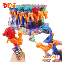 Vente en gros de bonbons marque privée personnalisée sucette de bonbons durs à saveur de fruits halal avec robot flash amusant jouet de bonbons pour enfants ODM