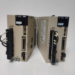 Contrôleur de moteur Yaskawa Sgdv 200ae1a, équipement d'automatisation industrielle - Product Image 1