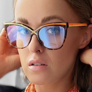 Montatura per Occhiali da Donna alla Moda con Lenti Quadrate Effetto Occhio di Gatto, Montatura Completa a Croce X, Specchio Piatto Anti-Luce Blu - Product Image 2