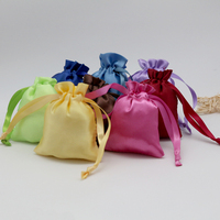 Sacs cadeaux personnalisables en satin de soie gaufré avec cordon de serrage, 8*11cm, pour bonbons, faveurs de mariage, café en grains, emballage de rangement