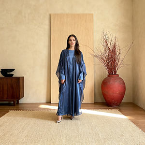 Vente en gros de robes Abaya en polyester imprimées élégantes et luxueuses sur mesure pour femmes musulmanes, occasions de fête et de soirée - Product Image 1