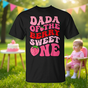 T-shirt Dada Of The Berry Sweet One pour le premier anniversaire à la fraise - Product Image 3