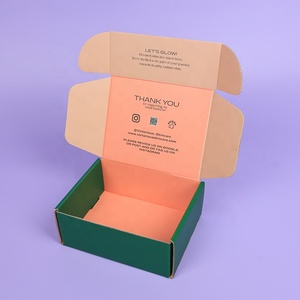 Emballage de produit haut de gamme avec logo personnalisé, laminé <span class=keywords><strong>mat</strong></span>, gaufré, emballage cosmétique haut de gamme, emballage pour soins de la peau, boîtes en papier pour envoi postal - Product Image 1