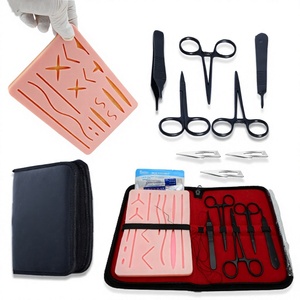 Kit d'entraînement avancé à la suture, ensemble de formation médicale avec instruments à revêtement noir, coussin en silicone et sutures DADDY D PRO CE ISO - Product Image 1