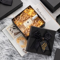 Emballage personnalisé pour perruque à cheveux, luxe, boîte noire avec fermeture, Logo personnalisé à chaud, couverture supérieure et inférieure, coffret cadeau