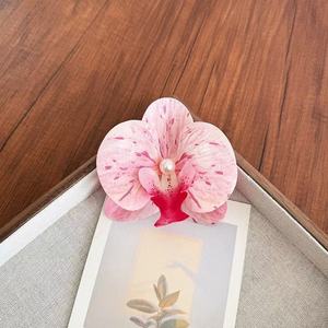 Nuevas Pinzas <span class=keywords><strong>para</strong></span> <span class=keywords><strong>el</strong></span> Cabello con Flores de Phalaenopsis Simuladas <span class=keywords><strong>en</strong></span> los Bordes que Crean una Atmósfera de Alta Gama. Clips de Pico de Pato - Product Image 5