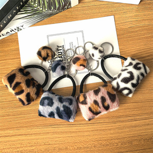 Mini bolso con estampado de leopardo, llavero de felpa, bolso bonito, Bola de piel sintética, Pompón, llavero de coche, colgante de anillo, llavero con pompón, novedades - Product Image 1