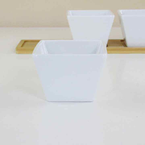 Ensemble de 3 bols carrés en céramique de luxe pour sauces et condiments avec base en bambou, style nordique, plateau de service divisé pour noix et fruits - Product Image 4