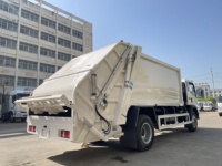 Camion compacteur de déchets Sinotruk Howo 4x2 à pompe manuelle diesel, chargement arrière, pour la collecte des déchets municipaux et l'assainissement