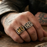 Bague en acier inoxydable avec lettre gothique, bague signet initiale en émail noir, bague épaisse style Hip Hop pour hommes et femmes, bijoux punk et motard
