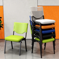 Chaise de formation ergonomique empilable avec siège rembourré, idéale pour les réunions de bureau professionnelles et les sièges d'invités pour les centres de formation