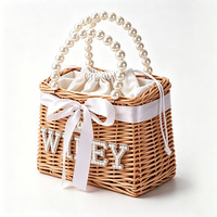 Panier Cadeau Mariée en Osier et Rotin avec Poignée Perles, Panier de Mariage Nuptial avec Nœud en Satin et Lettre BRIDE, Accessoire Photo