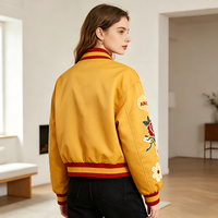 Veste de style rétro pour femmes personnalisée, style varsity, avec plusieurs patchs brodés, veste de pilote en nylon coupe-vent, veste bomber
