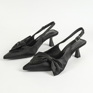 265-8 scarpe da donna in stile francese <span class=keywords><strong>sandali</strong></span> con tacco basso in <span class=keywords><strong>raso</strong></span> nero a punta - Product Image 6