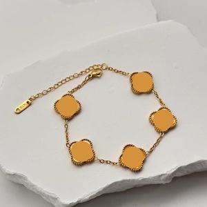 Bracciale Impermeabile Placcato <span class=keywords><strong>Oro</strong></span> con Quadrifoglio in Acciaio Inossidabile 316L, Gioiello con Quadrifoglio Placcato <span class=keywords><strong>Oro</strong></span> 18k PVD per Donne - Product Image 2