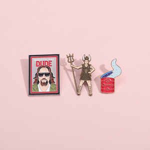 Comédie <span class=keywords><strong>Crime</strong></span> <span class=keywords><strong>film</strong></span> émail broches <span class=keywords><strong>Film</strong></span> personnage Lebowski broches revers Badge sac à dos vêtements accessoires Punk bijoux cadeau - Product Image 3