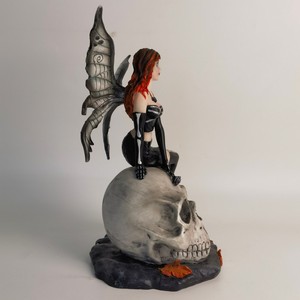 Statuetta di Fata in Resina di Alta Qualità per Natale; Fata delle Fiori Seduta Dipinta Ecologica per Decorazione Casa - Product Image 4