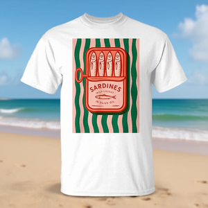 Camiseta de verano con gráfico retro de sardinas enlatadas para mujer - Product Image 3