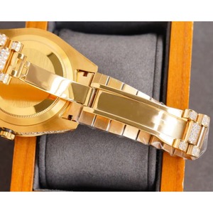 Montre mécanique en acier inoxydable 316 avec technologie d'incrustation de diamants supérieure, dotée d'un mouvement automatique haut de gamme pour hommes - Product Image 3