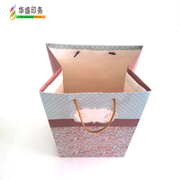Sac de shopping et d'emballage cadeau en papier recyclable personnalisé avec votre propre logo, avec poignée découpée pour vêtements, pour boutique