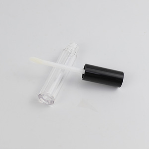 Tubos de brillo labial transparentes de PETG de 4 ml con tapa negra y aplicador para envasado de cosméticos recargables - Product Image 1