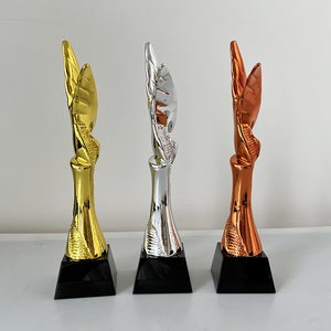 MH-NJ00909 doré argent Bronze aigle propagation ailes résine trophée personnalisé créatif aigle Souvenir cristal trophée prix - Product Image 4