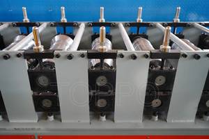 Machine de fabrication de portes à volets roulants en aluminium à commande intelligente, machine de moulage de portes à volets roulants, machine de moulage de toitures - Offre Spéciale - Product Image 5