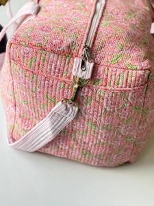 Sac de voyage matelassé vintage en coton, grand sac de week-end de luxe pour hommes et femmes, idéal pour les vacances, les séjours d'une nuit, personnalisable - Product Image 2