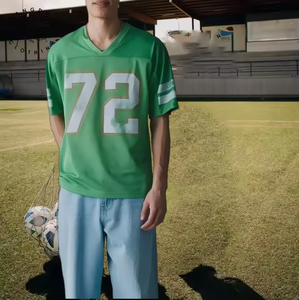 American Boxy Fit Transpirable Impreso Tallas grandes Camiseta de jugador de fútbol de manga corta con cuello en V - Product Image 3