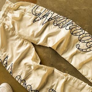 Pantalones Deportivos Casuales para Hombre con Logotipo Bordado Personalizado, Corte Recto, Pierna Ancha, Holgados, con Cintura Elástica y Pedrería - Product Image 2