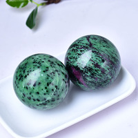 Vente en gros de boules naturelles rubis et émeraude décoration de bureau boule de cristal rubis et émeraude