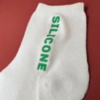 Étiquettes thermocollantes en silicone 3D gaufrées à chaud avec bords découpés pour sacs et chaussures, lavables, personnalisées pour vêtements et casquettes