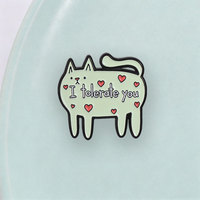 Spilla in metallo smaltato con motivo gatto e slogan, accessorio elegante per abbigliamento quotidiano