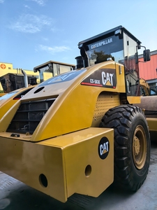 Rodillo Compactador de Carreteras Usado Caterpillar CS683 CS583 Modelo 2017 con Motor Diésel, Rodillo de Un Solo Tambor con Neumáticos y Bomba, Recién Llegado, en Venta - Product Image 5