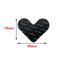 OEM 4 pièces de patins de tapis en forme de cœur, antidérapants en PU réutilisables et lavables, avec ruban adhésif double face sans résidus pour sols en bois dur