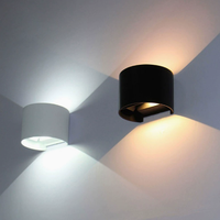 Lampu Dinding Luar Ruangan Modern IP65 Tahan Air 3000K Putih Hangat Lampu Taman LED Sorot Atas Bawah Lampu Dinding Luar Ruangan