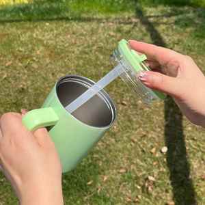 Gobelet isotherme portable en acier inoxydable double paroi de 20 oz avec paille, poignée pliable, idéal pour l'extérieur et la voiture - Product Image 3
