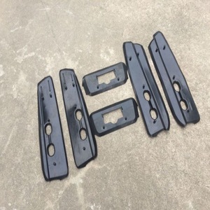 แผ่นยางรองแร็คหลังคาสีดำ ABS ชุด 6 ชิ้น สำหรับ Toyota Land Cruiser FJ150 ติดตั้งบนหลังคา - Product Image 1