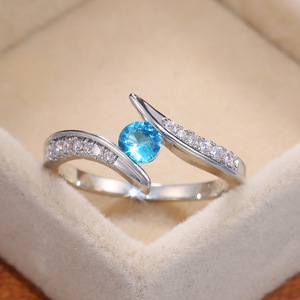 Anello Rotondo con Zirconi da Donna, Elegante e Minimalista, con Micro Pavé, Versatile per l'Uso Quotidiano e da Viaggio, Gioiello di Tendenza - Product Image 5