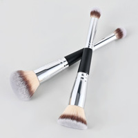 Pinceau rond et plat pour fond de teint privé de luxe à double extrémité Étiquette Pinceau de maquillage professionnel unique Logo personnalisé