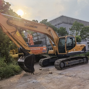 Excavadora de cadenas Hyundai 220LC-9S de segunda mano con rendimiento operativo estable, 20 toneladas, capacidad de cazo de 0.92m y potencia de 124KW - Product Image 6