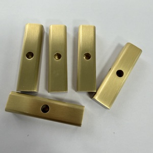 Composants de quincaillerie sur mesure en acier inoxydable/laiton usinés par brochage CNC à haute tolérance avec placage de précision - Product Image 1