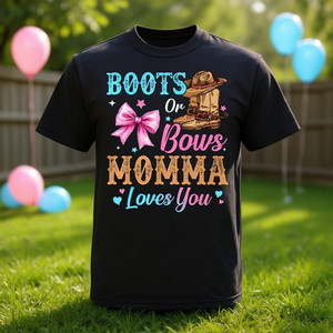 Camiseta familiar para revelación del género con estampado de botas o lazos, con la frase 'Momma Loves You' - Product Image 3